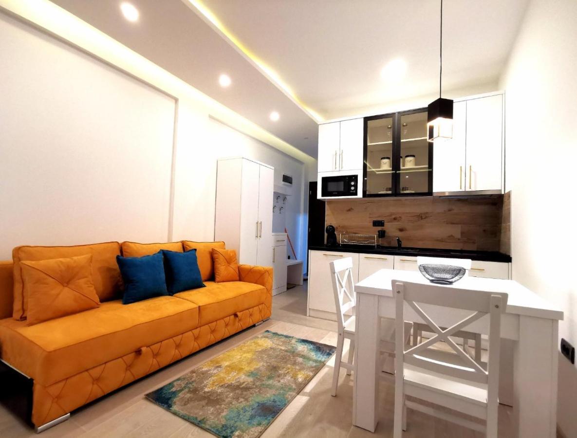 Golden Sky N Lux 57 Milmari & * Κοπαόνικ